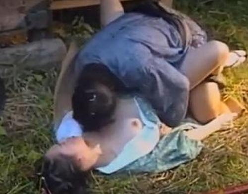 『ダメダメ、本当に挿れちゃダメよ…！』【未亡人】最低レイプ犯にチンチンで凌辱されて快楽落ちするオバサン！《レイプ》