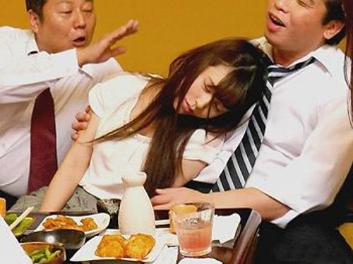 『あうぅ…こんなおばさんに何するのよぉ！』【人妻】生理的に嫌いな上司にマラでハメハメ肉便器された熟女！《レ●プ》