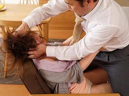 『ダメ…こんなオバサンに何するのよぉ！』【人妻】鬼畜レイプ犯にチンコで鬼ピスされて精子まみれな熟女！《レ●プ》