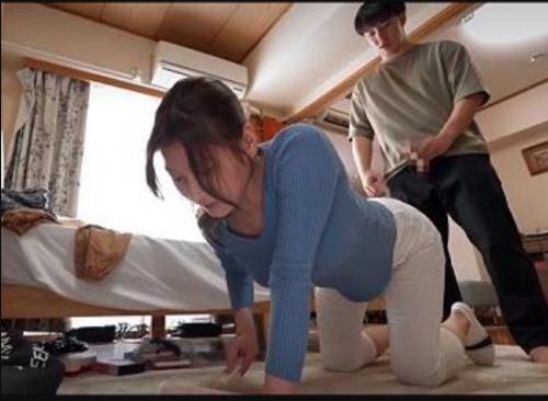 【家政婦さん】一生懸命お掃除をしてくれる美尻おばさんに後ろから突然挿入、抵抗されるが強引にピストンして快楽落ち《レイプ》