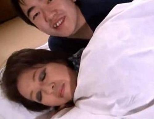 『はぁぐぅ…まさかこんなオバサンをレイプするなんて…』【人妻】ゴミ犯罪者に拒絶したのにマンコに貫かれたオバサン！《レイプ》