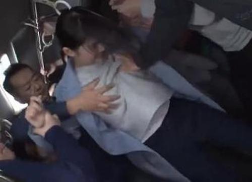 《痴漢》『やだぁ…こんなの酷いよぉ…』【JD】四方八方から体を陵辱！号泣する少女に容赦なく肉棒挿入《レイプ》