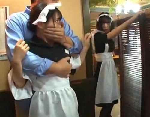 《メイド》お仕事中の美少女に強制手マン！【ロリ痴漢】羞恥で顔真っ赤な少女が必死に声ガマンしながら大量潮吹き《中出しレイプ》