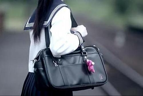【無人駅レイプ】田舎の人通りのない駅でキチガイ変態野郎と鉢合わせてしまって強襲レイプ！号泣して抵抗する巨乳セーラー女子！！