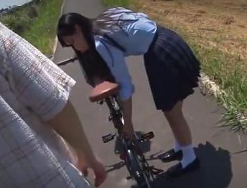 『うぅ、もう嫌だよぉ…』【JK】ゴミ野郎に嫌がっているのに肉棒を挿し込まれた少女！《レ●プ》