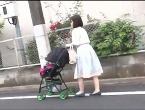《中出しレイプ》赤ちゃんが泣いているのにお構いなし！強制鬼ピストンで痙攣イキするエロ奥様【人妻レイプ】