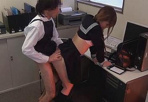 《レイプ》『本当に反省してるのか？してるなら抵抗するなよっ！』【万引きJK】店長に膣奥まで挿入され快楽落ちするエロJK