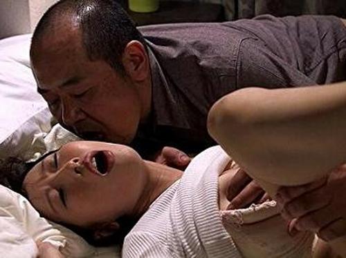 『ねえ、お願い…許して、私こんなオバサンなのよ…』【人妻】嫌いな隣人にチンチンで鬼ピスされて悔しいのに感じまくりなおばさん！《昏睡レ○プ》