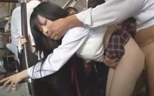 『うぐぅ…お願い、チンチン抜いて…』【JK】鬼畜犯罪者に抵抗虚しくオメコに貫かれた少女！《レ○プ》