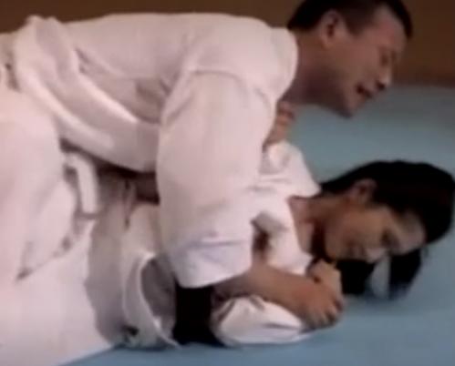 『は、離せぇええ！』【人妻】空手教室を経営する黒帯奥さまが素人の男に組手で負けて全裸に剥かれ汚いチンコに汚された《レイプ》