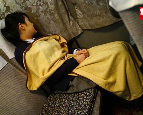 『お願い、挿れちゃダメぇ…！』【美女】クズレイプ犯に抵抗虚しくチンコを生ハメされた美女！《レｘプ》