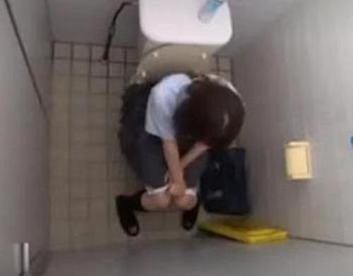 『バタバタすんなよ、殴るぞっ！』【JK】ゴミ男に無理やり巨根を生ハメされた娘！《レ●プ》