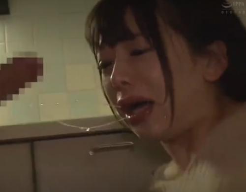 【人妻】デカチン強姦魔に喉奥イマラチオされて恐怖に怯える妻、号泣しながら鬼ピスで凌辱されて何度も痙攣イキ《レイプ》
