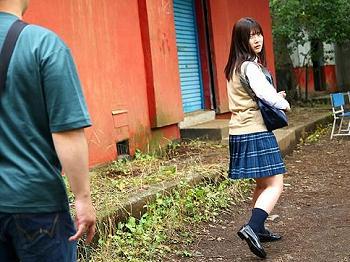 下校中のJKにイタズラ、マンコに媚薬を塗られて我慢できなくなってしまった女子
