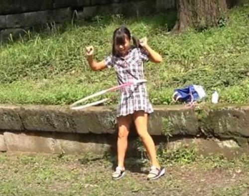 【JS】夏休み、マンションの裏で一人で遊んでる少女を犯すキチガイDQN集団！大号泣ロリっ子に容赦なく殴る蹴る犯す《レイプ》