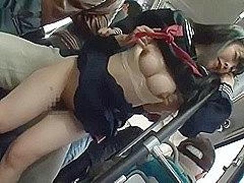 『お願い、もうチンチン挿れないでぇ…！』【JK】ゴミカスレイプ魔にマラでハメハメ性欲処理道具にされた女の子！《レｘプ》