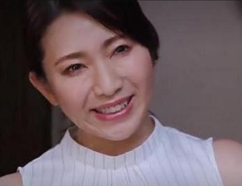 『童貞の僕にも優しく接してくれるなんて…』【人妻】隣の家の優しい奥さんに一目惚れした変態男子が自宅に侵入してガチレイプ《妃ひかり》