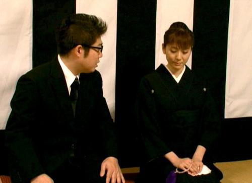『ひぃ…お願い、そっちの穴には挿れちゃダメぇええ！』【未亡人】カス男にチンチンで膣奥ガン突きされて性欲処理道具にされたおばさん！《レｘプ》