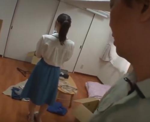 【お嬢様レイプ】業者のフリして侵入した強姦魔！油断したセレブ女子を後ろから強襲、号泣しながらイカされちゃう美少女《レイプ》