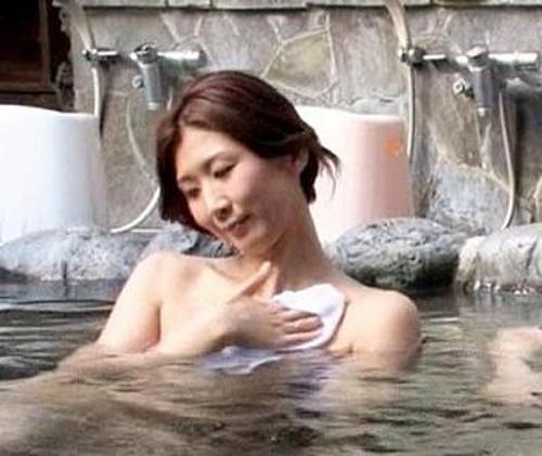 『むうぐぅ…ここんなオバサン犯さないでよぉ…』【人妻】鬼畜レイプ魔に肉棒でパコパコされて感じまくりなおばさん！《昏睡強姦》
