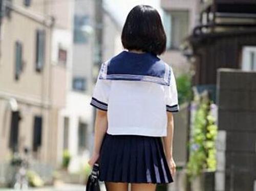 『うぅ、お願い…もう許して…！』【JS】キチガイ犯罪者に鬼ピスされて屈辱の痙攣イキする女子！《レ●プ》