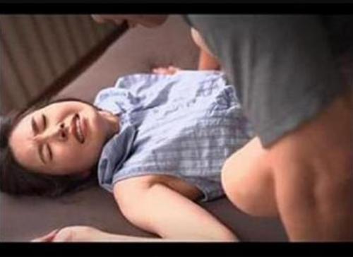 『痙攣してるぞ、イッたのかな〜？』【人妻】義父に犯された妻、抵抗しながらも奥深くまで突かれて嫌いな男のチンコでイカされた《レイプ》