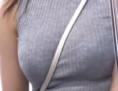 【OL】ニットにショルダーの紐が食い込んでる美乳から目が離せない…痴漢師のターゲットにされて好き放題揉まれて肉便器《レイプ》