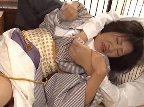 『だ、ダメぇ、私みたいなオバサン犯さないでぇ！』【人妻】カス犯罪者に強引に巨根ペニスをハメハメされた熟女！《レイプ》