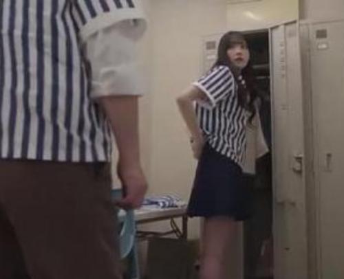 『今から帰りますけど何ですか…？』【JKバイト】着替え中の少女の後ろから絶倫店長が近づいてきて…泣きながらイカされちゃう《レイプ》