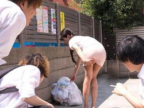 『ダメ…こんなオバサンに何するのよぉ！』【人妻】クズ野郎に容赦なく割れ目に挿入された熟女！《レ○プ》