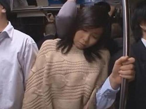 『うぅ…こんなおばさんを痴漢するなんて…』【人妻】カス男にチンコで膣奥ガン突きされて悔しいのに絶頂イキする熟女！《レイプ》