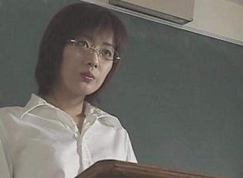 『ちょ、嫌だぁ！こんなことやめてよっ！』【女教師】ゴミ犯罪者に強引にチンポをハメハメされた美女！《レ○プ》