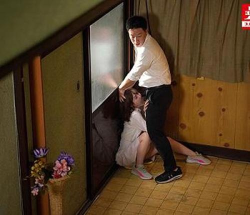 『抵抗したら痛くしちゃうよ〜w』【女教師】キモ男に勝手にオメコにねじ込まれた美女！《レ○プ》