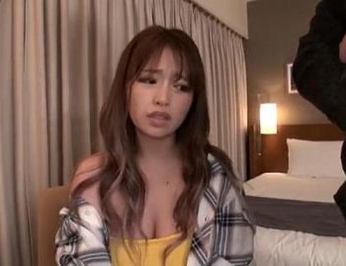 『あうぅ、お願い…チンチン挿れないでぇ！』【美女】キモ強姦魔に容赦なく小さな割れ目に挿れられた美人！《レ○プ》