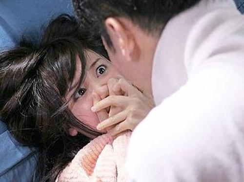 『お願い、こんなおばさん犯さないでよぉ…』【人妻】変態男に力づくで割れ目にパコパコされたおばさん！《レｘプ》