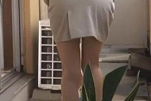 『うぅ…こんなおばさんを痴漢するなんて…』【人妻】生理的に嫌いな隣人に容赦なくオメコに貫かれたおばさん！《レ○プ》