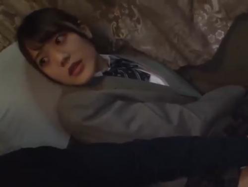 【JK】高速バスで眠っているJKの隣の席に移動する変質者、オマンコ触られて目を覚ますけど押さえつけられて肉棒挿入《レイプ》