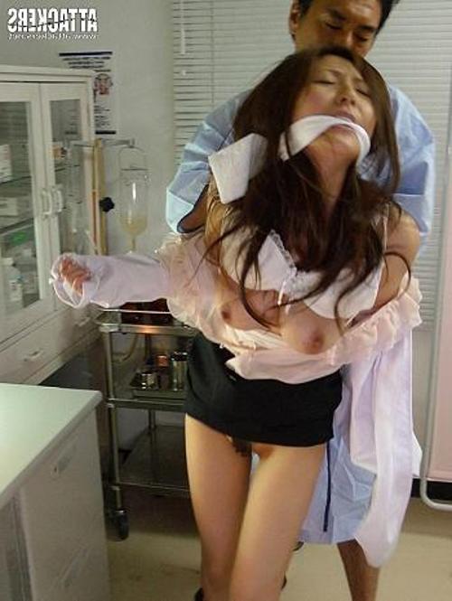 『オラオラ、おばさん感じちゃったの〜？』【人妻】生理的に嫌いな野郎に抵抗虚しくマンコにねじ込まれたおばさん！《レイプ》