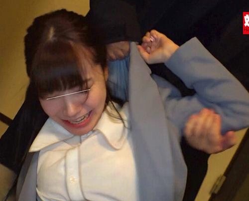 『お願い、もう許してください…』【美女】キチガイ強姦魔に容赦なくキツマンにハメハメされた美人！《レ●プ》