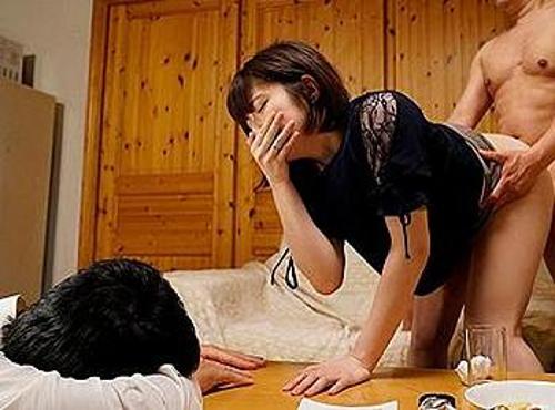 『あうぅ、もう許して…お願い』【人妻】ゴミカス上司にデカチンでパコパコされて精子で汚された奥さん！《レｘプ》