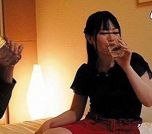 『ひゃぁ…もうお家に帰りたいよ…！』【JD】キチガイ強姦魔に肉棒で凌辱されて大量精子どぴゅされた女の子！《レイプ》