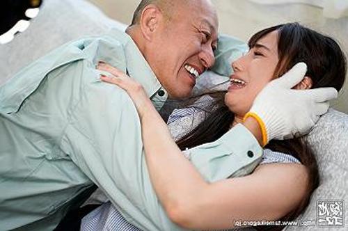 『奥さん、チンポ挿れてやるからこっちに来い！』【人妻JK】ゴミクソレイプ魔にチンコでパコパコされてオナホ扱いされた少女！《レ○プ》