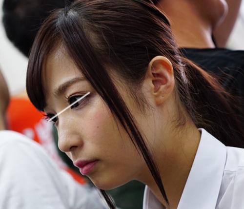 【優等生JK】電車内で痴漢師集団にターゲットにされたポニテ女子、凄テクでオマンコびしょ濡れにされて羞恥イキ《レイプ》