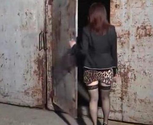 『うぅ…もう許して、中には出さないでぇ…』【人妻】キモ男にチンコで奥まで貫かれて精子まみれな奥様！《レ○プ》