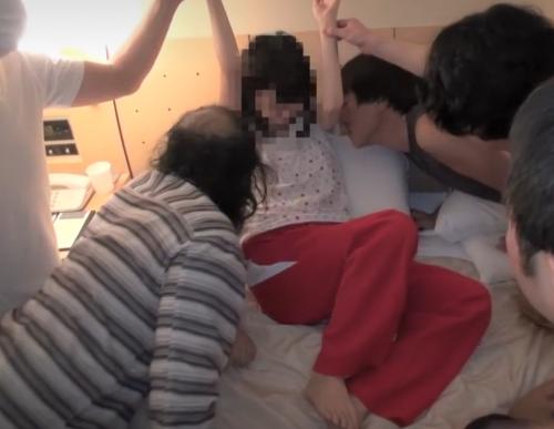 【JC】ツルペタ少女が変態集団に肉便器にされて精神崩壊《レイプ》