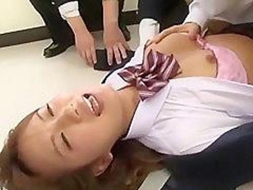 『お願い、チンチン挿れないで…！』【JK】カス男に抵抗虚しくチンコを挿し込まれた娘！《強姦》