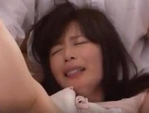 『ダメ…こんなオバサンに何するのよぉ！』【人妻】クズ男に拒絶したのにチンチンを挿入されたオバサン！《強姦》