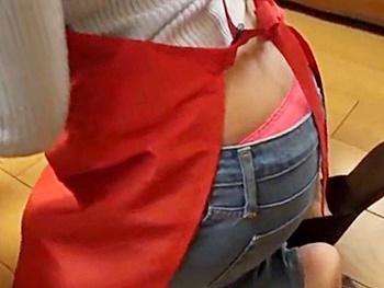 『そういう事はダメなんです…あっ‼』ハミパンで掃除する家事代行のおばさんに欲情し、お尻触りまくって寝取り種付けセックス！