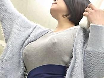 【レイプ】コンビニで見かけた巨乳妻のノーブラ乳首ポッチで欲情し、帰り道を追い駆けて自宅に押し入りレイプしてやった！！