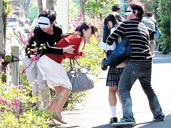 『娘は許して…代わりに私に出して下さい』白昼に母娘が拉致・レイプされる！娘の種付け回避のため切願する母親！しかし…